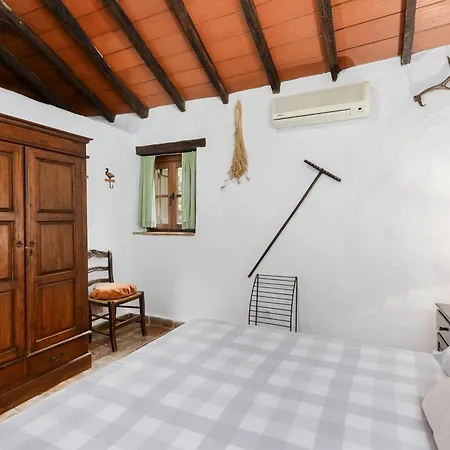 Cortijo Rural Aves Holiday home