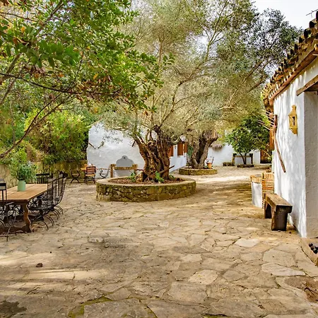 Cortijo Rural Aves Holiday home